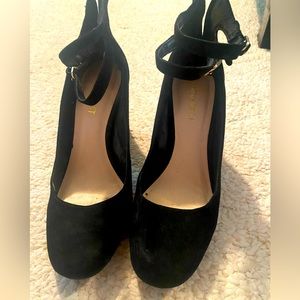 Nine West Socialite Black Suede Heels 7